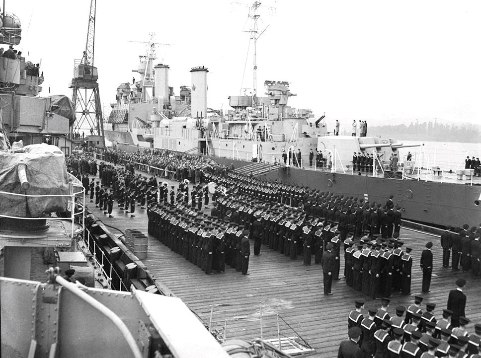 Royal Canadian Navy Cruisers HMCS Uganda renamed HMCS Québec (C66